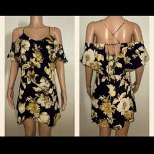 Illa Illa Summer Floral Lightweight Dress size Medium New